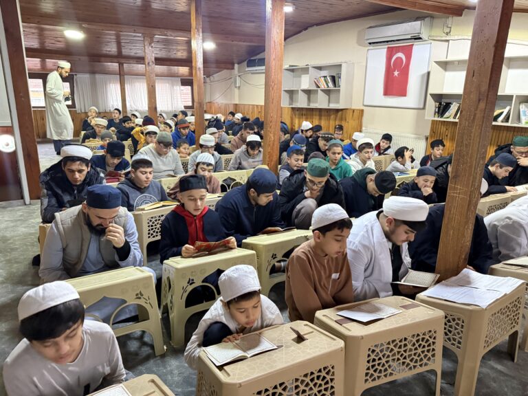 Medresemizde Berat Kandili Kutlandı